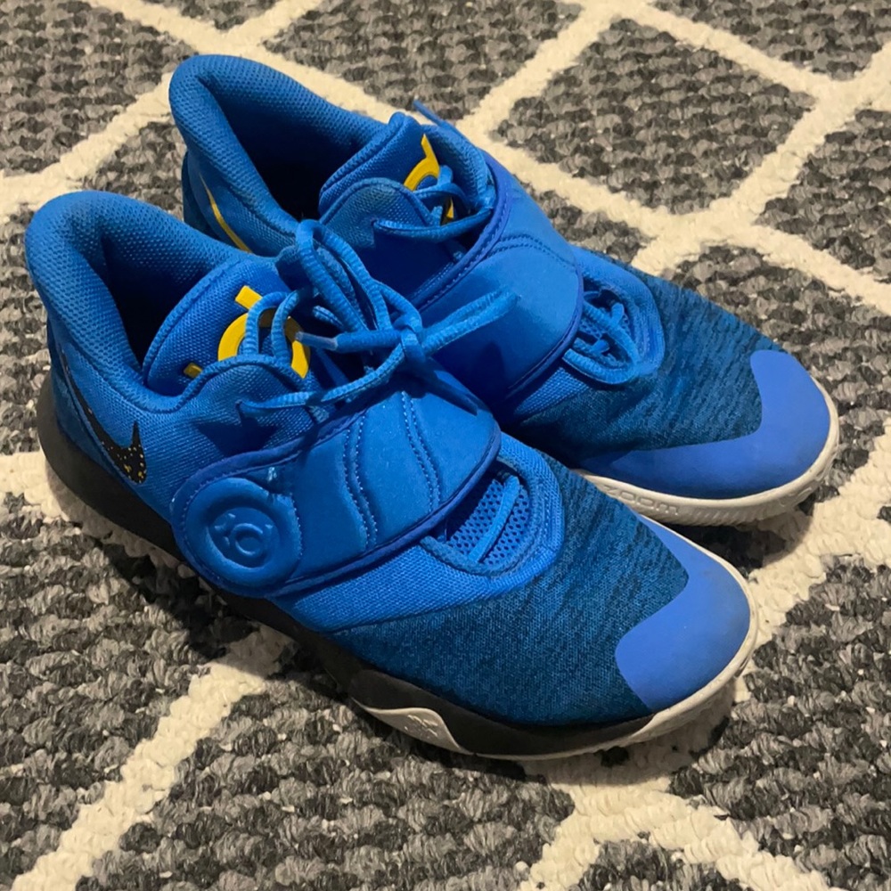 KD size 8. Good condition.